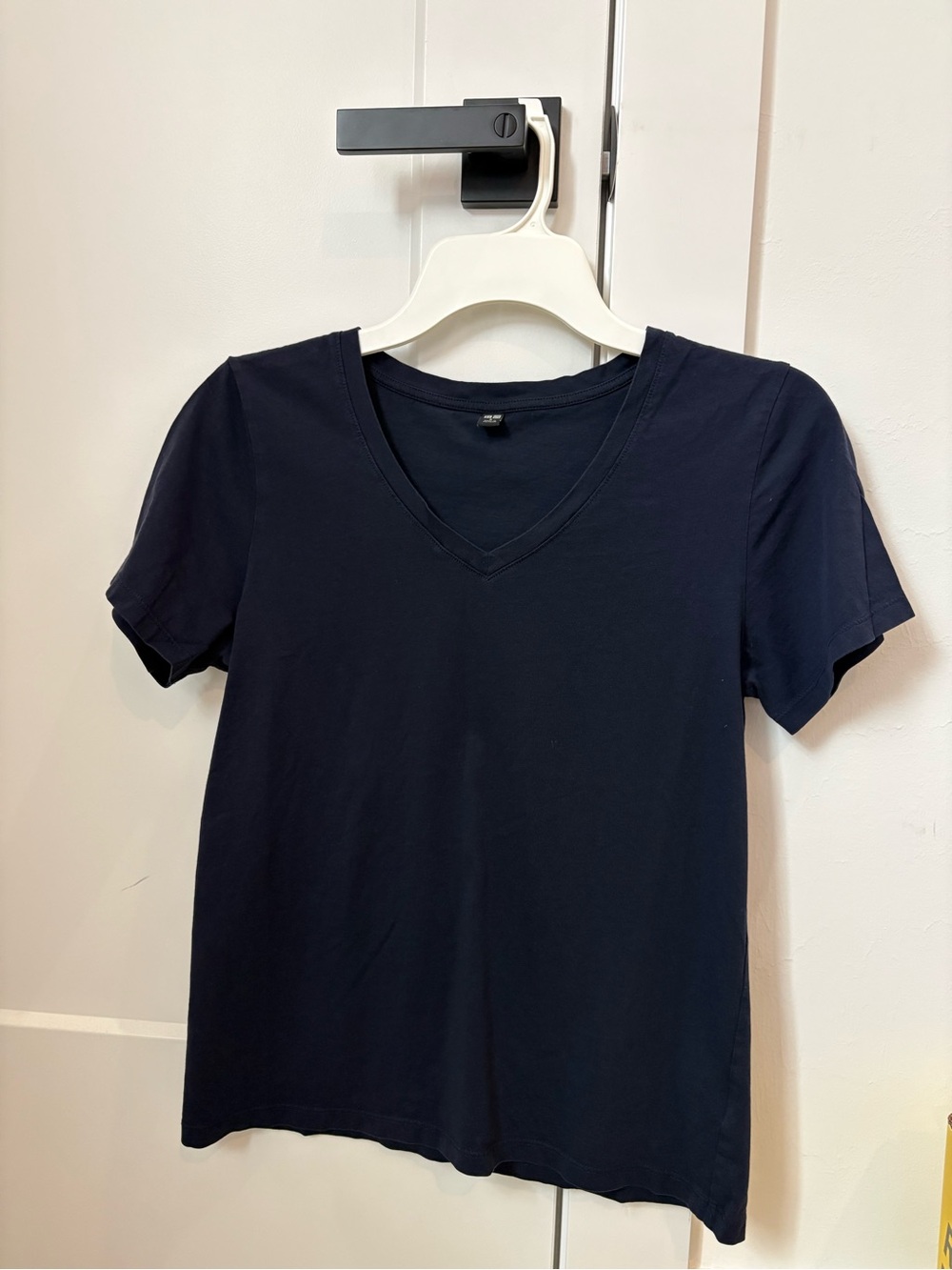 Uniqlo Supima cotton V-Neck Women's Tee - Navy